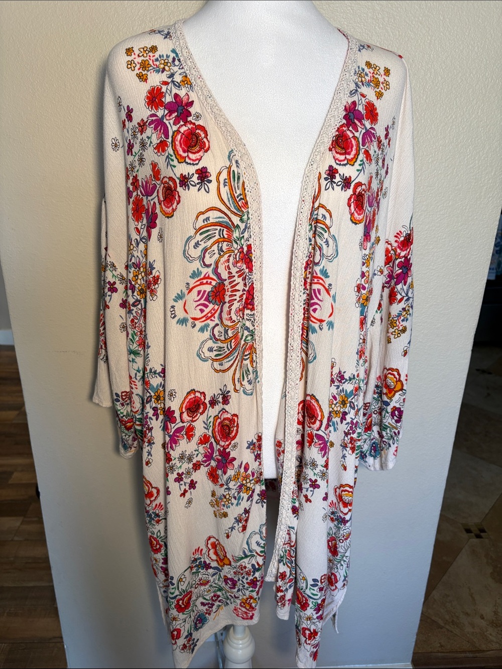 Bila Floral Kimono XL/XXL - Cream Background with Multicolor Flowers